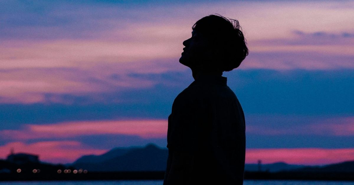 Silhouette-of-Man-looking-up-at-sunset-sky-1.jpg