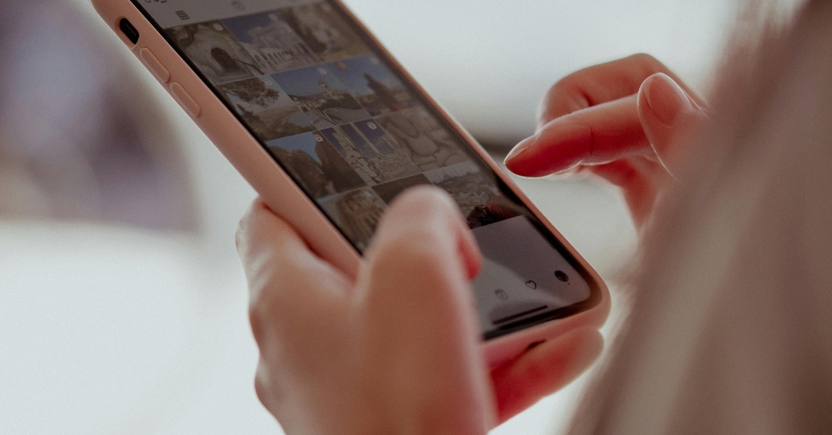 From-Tech-Neck-to-Smartphone-Pinky_-The-Rise-of-Phone-Injuries.jpg