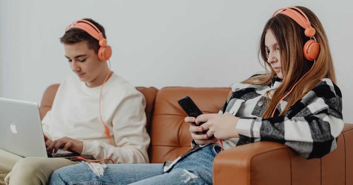 Teens-and-Technology.jpg